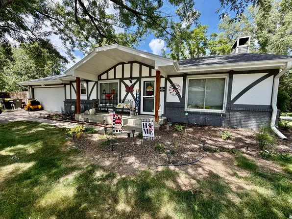 6220 Fleetwood Dr, Lincoln, NE 68516