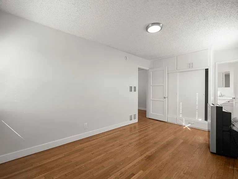 6036 10th Ave — Photo 11
