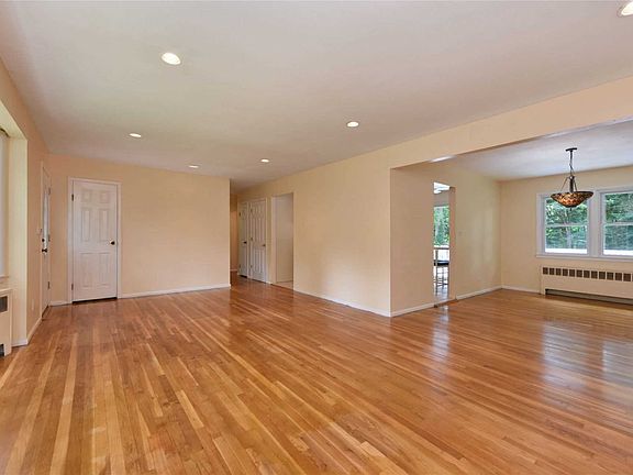 4th image of 9 Hennessey Dr