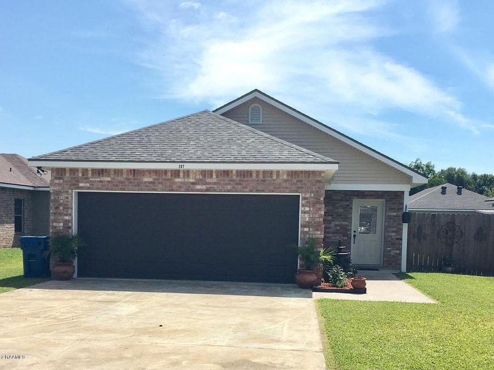 1st image of 207 Bottle Brush Ln