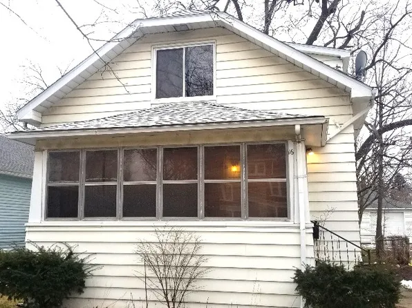 16 1/2 Moross Rd, Mount Clemens, MI 48043
