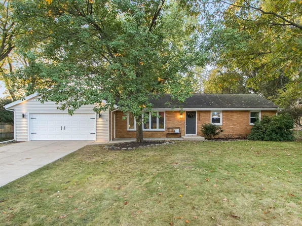 1323 Woodview Dr, Portage, MI 49024