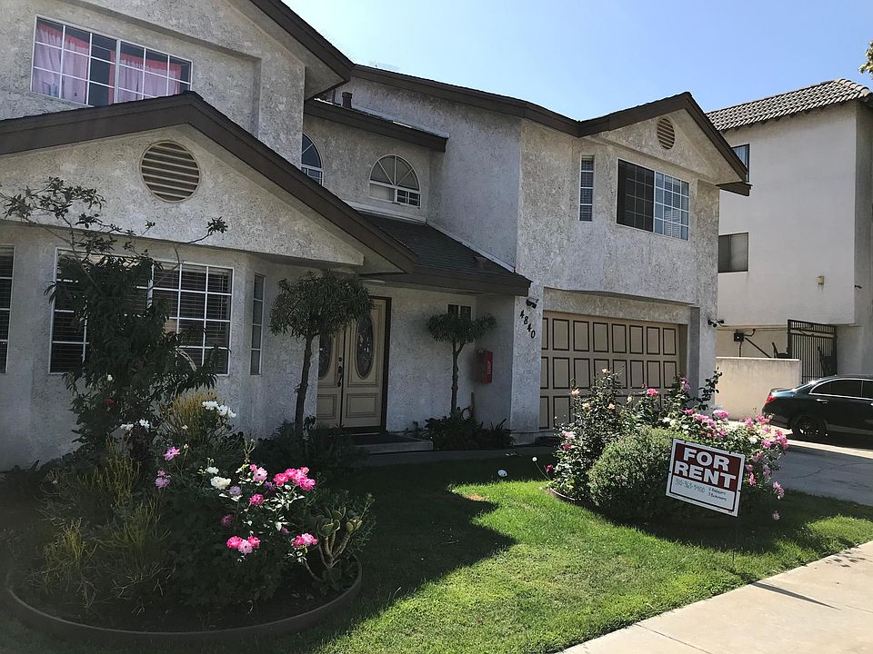 1st image of 4840 W 118th Pl