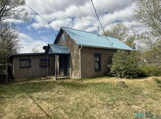 8 Mullins Dr, Las Vegas, NM 87701