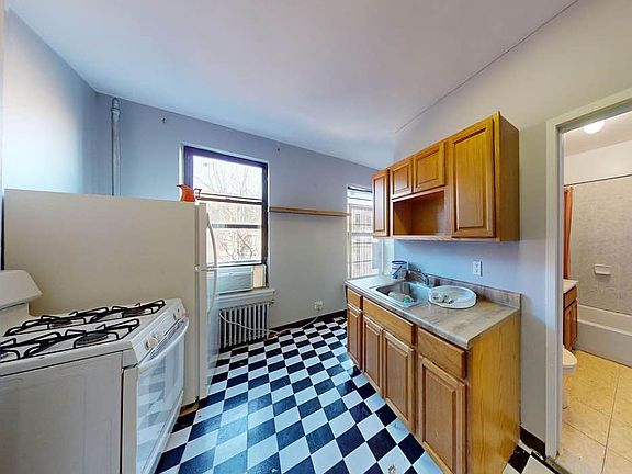 2nd image of 769 Hart St Floor 3