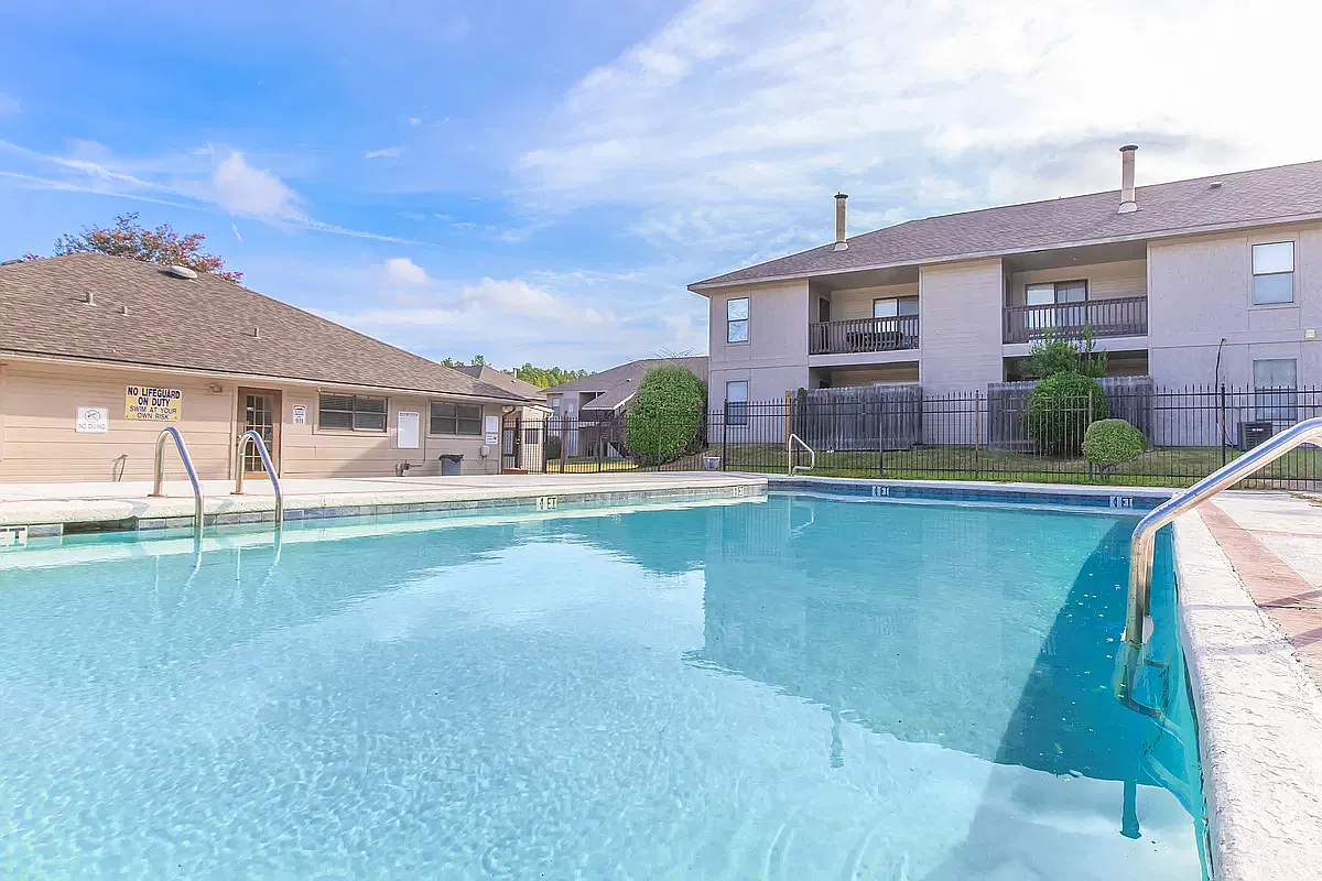 Cedar Creek Village — Photo 1