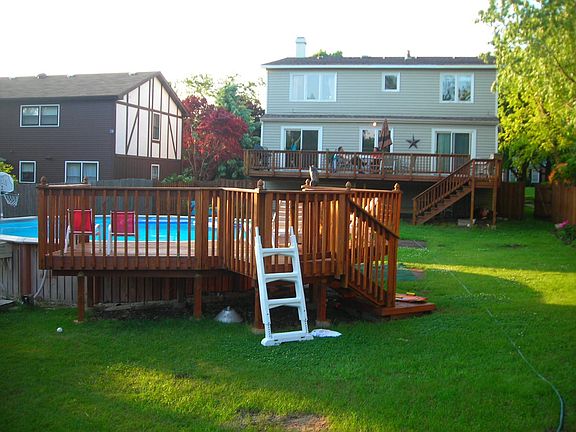 Huge fenced yard (Western red cedar) with garden