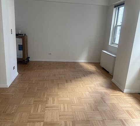 3rd image of 100 W 57th St #15B