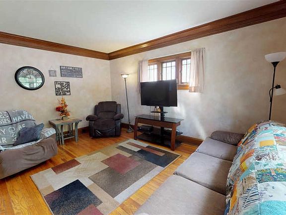 3rd image of 210 S Chicago Ave