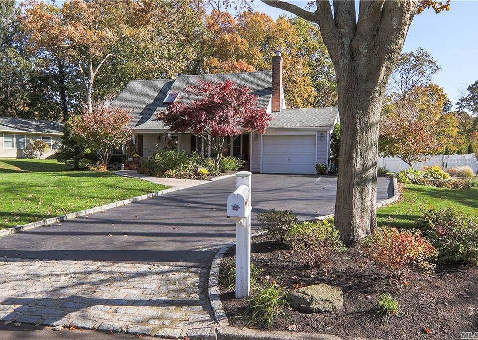 1st image of 20 Sanford Ln