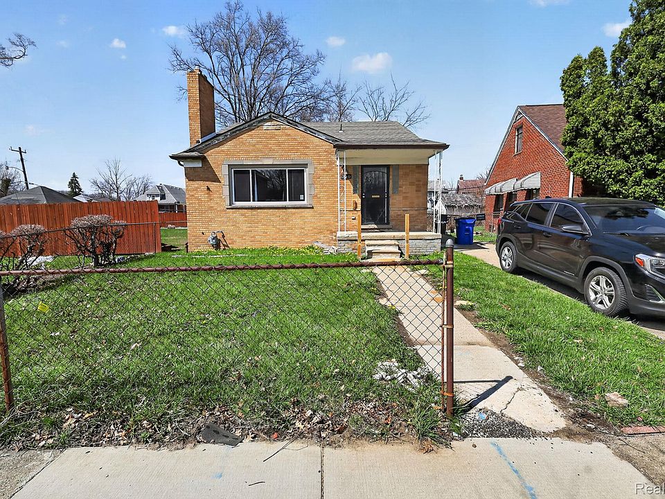 1st image of 220 W Montana St