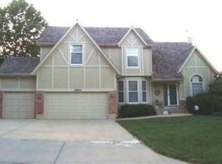 13800 S Seminole Dr, Olathe, KS 66062