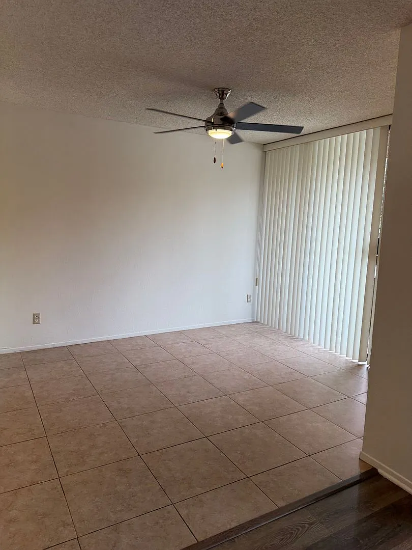 054 - Madre Del Mar Apartments — Photo 3