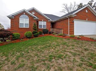 7060 Plum Creek Dr, Sellersburg, IN 47172