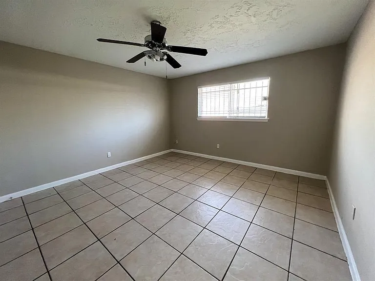 6736 W Fuqua Dr — Photo 13
