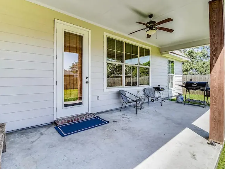 402 E Martial Ave — Photo 14