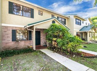 490 Westree Ln, Fort Lauderdale, FL 33324