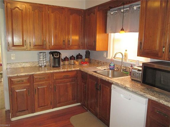 3rd image of 236 Brookfield Ave
