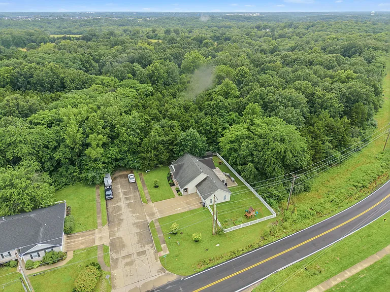 209 Norwich Dr — Photo 31