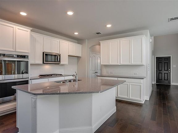 3rd image of 2036 Miramar Dr
