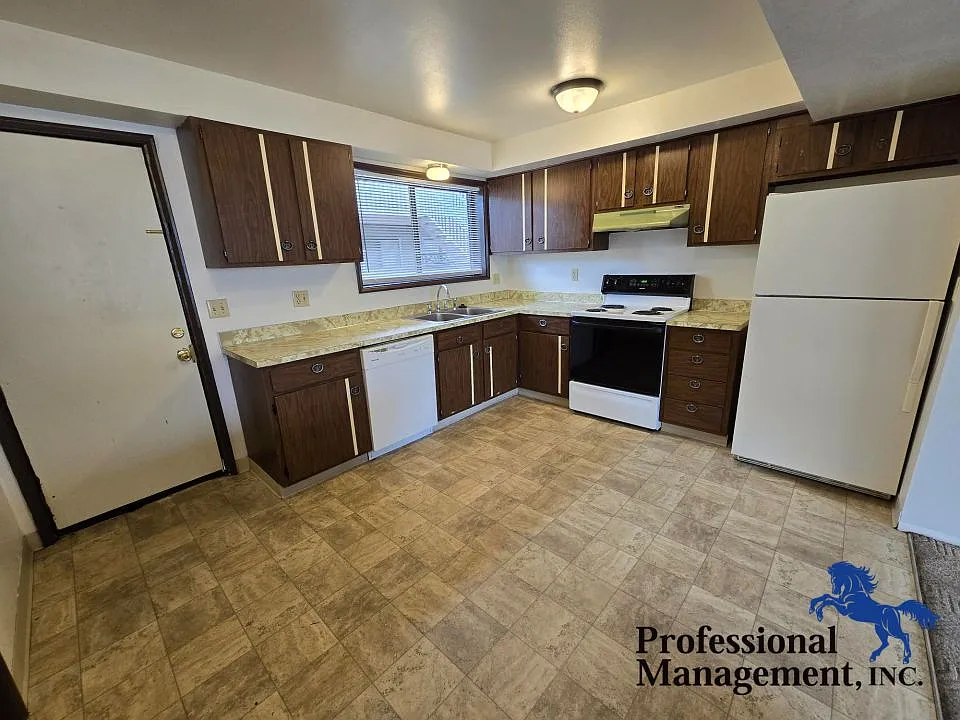 2 bed, 1.5 bath, 900 sqft, $995 — Photo 1