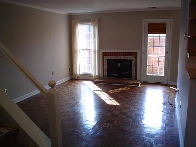 Building Photo - 500 N Poplar St #C