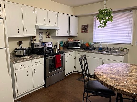 3rd image of 131 N Lincolnway APT 2