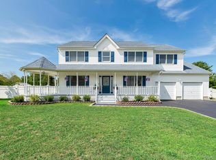 60 May Dr, Baiting Hollow, NY 11933