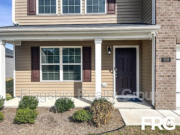 3rd image of 909 Riverstone Dr