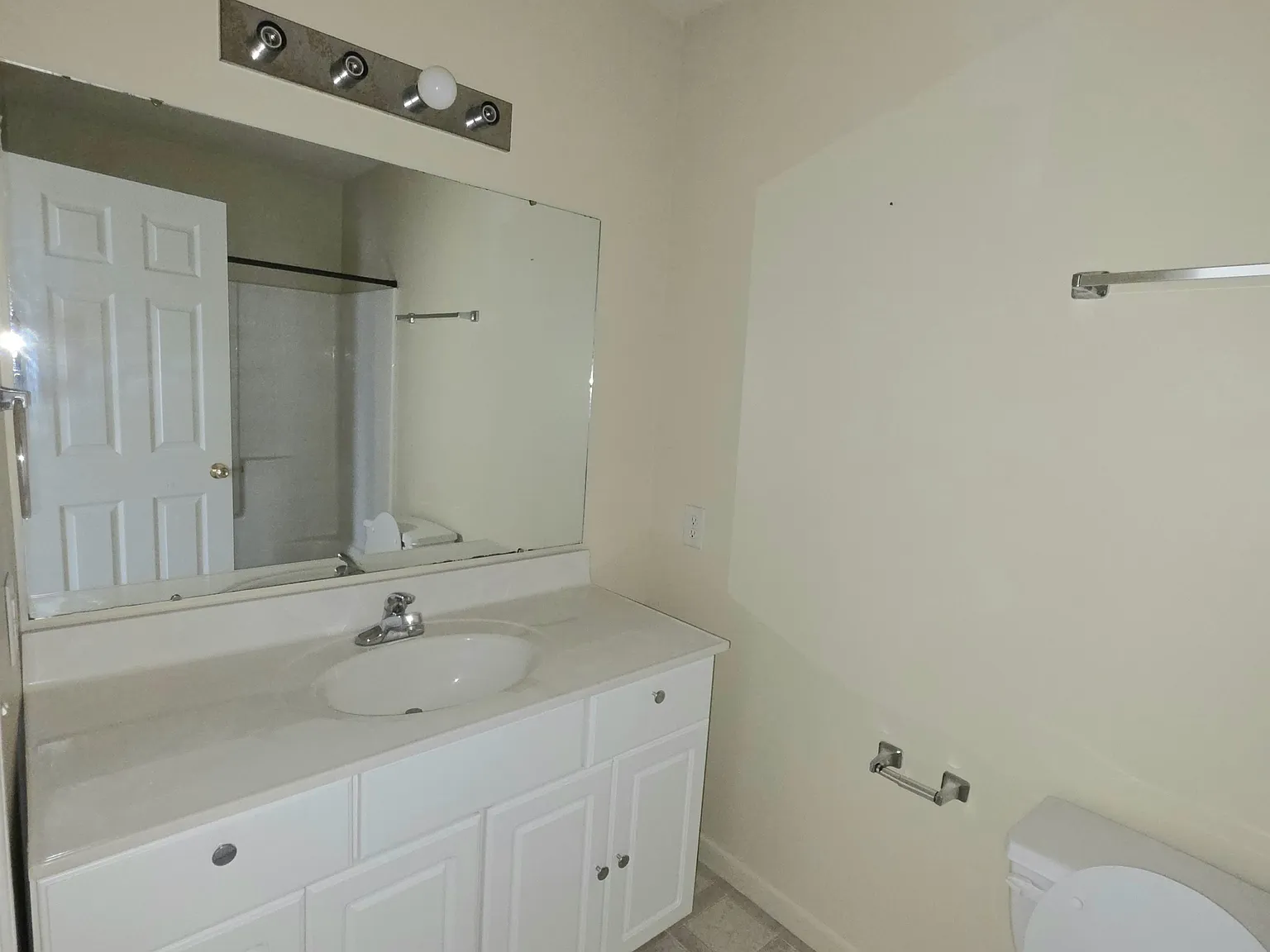 3 bed, 2.5 bath, 1251 sqft, $1,500 — Photo 1