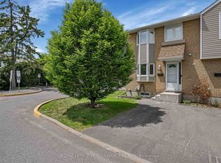 1780 Lamoureux Dr #A, Ottawa, ON K1E 2N4