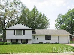 1607 Highwood Ave, Pekin, IL 61554