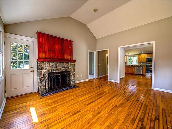 3rd image of 3219 Lincoln Dr
