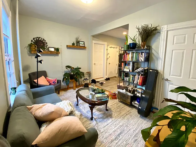 4 Oswald St #2B — Photo 2