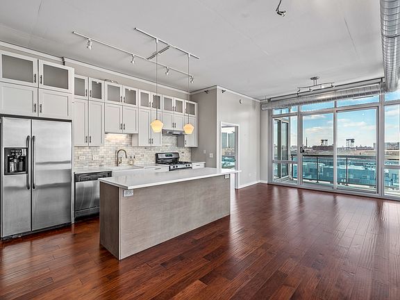 2nd image of 1819 S Michigan Ave Unit 605
