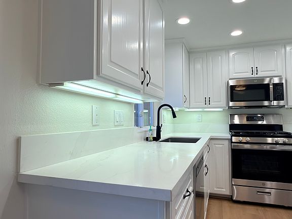 2nd image of 1401 N Elm St #A