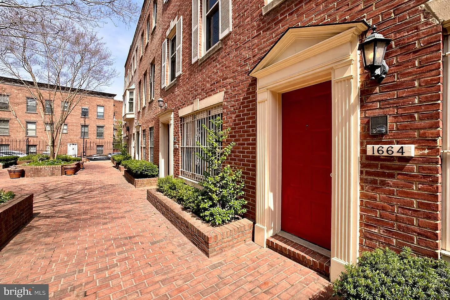 2 bed, 1.5 bath, 1200 sqft, $3,995 — Photo 1