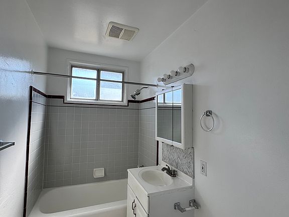 5th image of 3711 Selby Ave #1