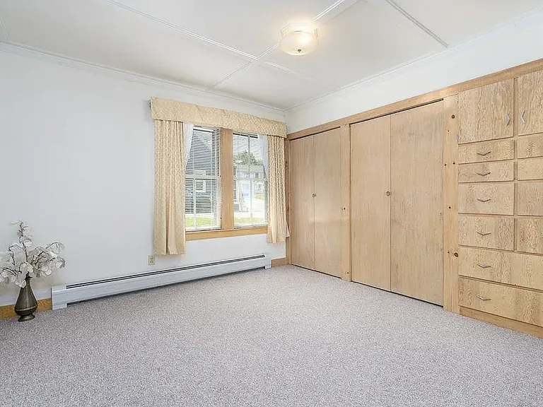 54 Maple St — Photo 10