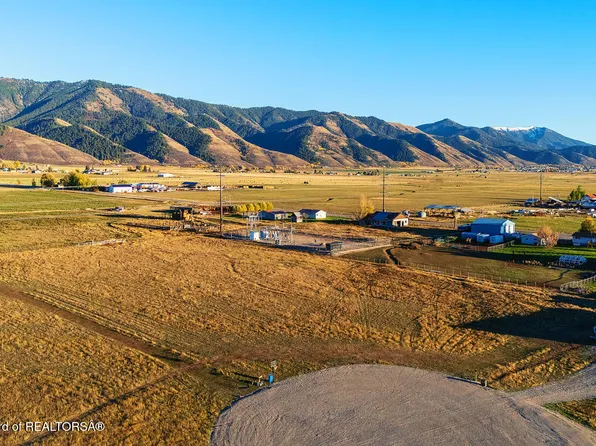 4 Electric Ave, Grover, WY 83122