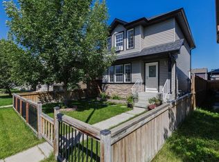 427 E Saddlebrook Way NE, Calgary, AB T3J 5M8