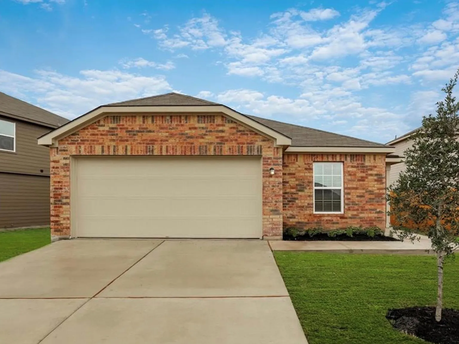 4 bed, 2.0 bath, 1794 sqft, $1,695 — Photo 1