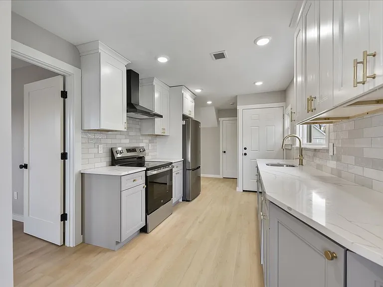 143 Johnston Ave — Photo 13
