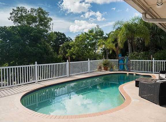 Swimming Pool/Hot Tub/Sauna.