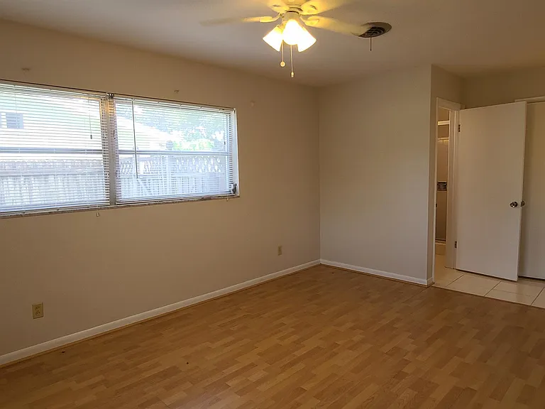 1329 Fairfield Dr — Photo 10