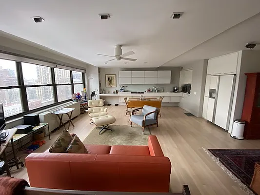 Sold by Triplemint | media 18