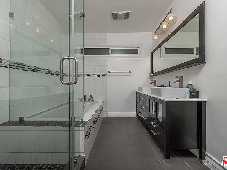 5515 Longridge Ave — Photo 6