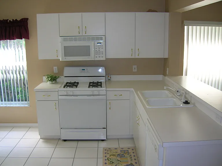 1061 Ballyshannon Pkwy — Photo 7