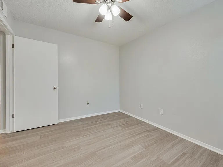 1200 Pecan Square Dr #8 — Photo 5