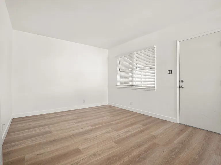 2540 Hermosa Ave — Photo 22